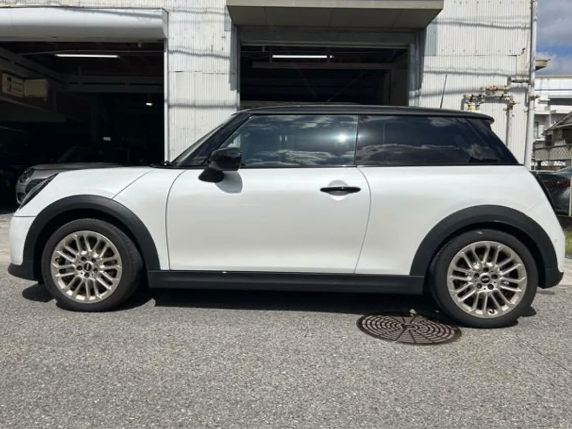 2025 2025 MINI COOPER C FAVOURED TRIM exterior view