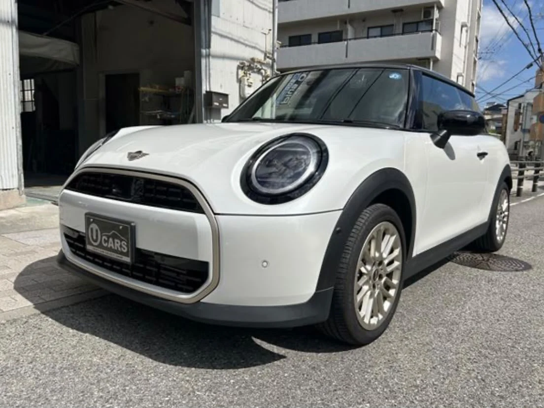 2025 2025 MINI COOPER C FAVOURED TRIM hero view