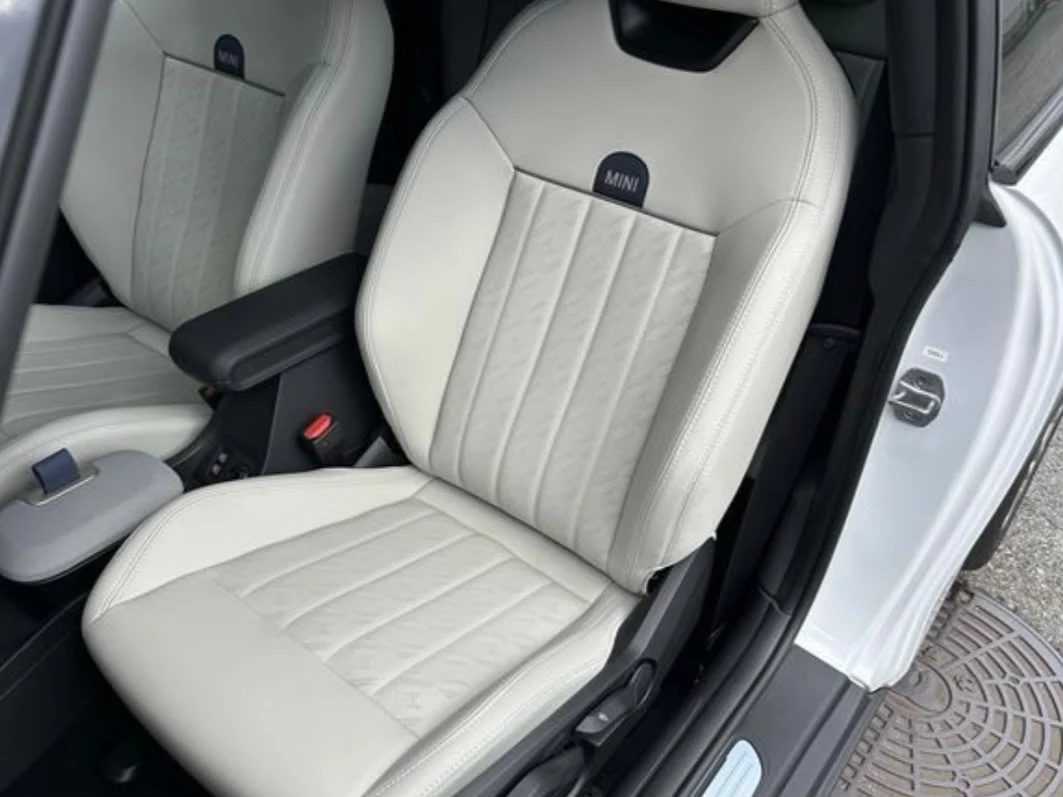 2025 2025 MINI COOPER C FAVOURED TRIM interior view
