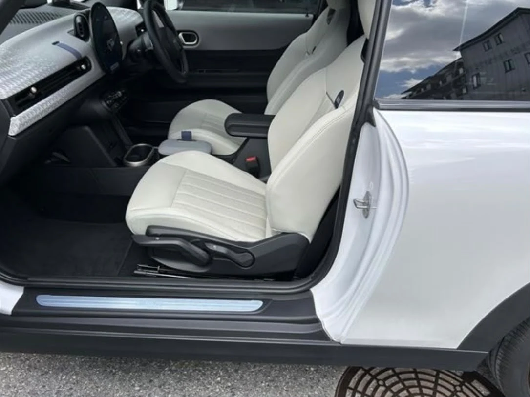 2025 2025 MINI COOPER C FAVOURED TRIM interior view