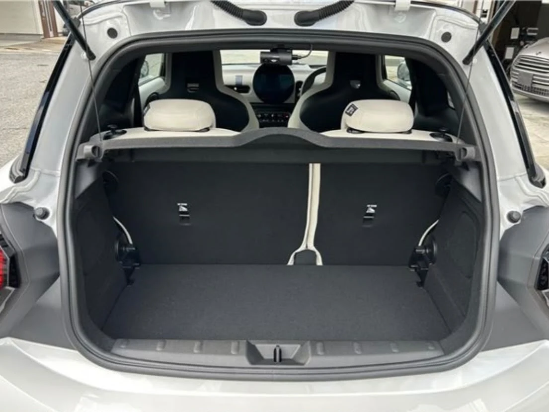 2025 2025 MINI COOPER C FAVOURED TRIM interior view